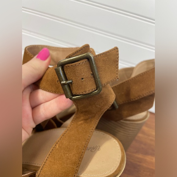 Universal Thread Target Brown Suede Strap Block Heels With Buckle 10 Women’s GUC - Picture 5 of 10